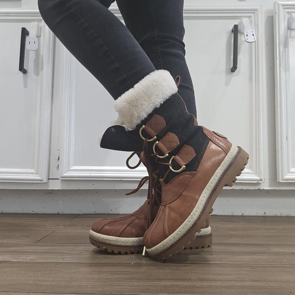 Tory Burch Woman Brown Leather Grey Flannel Sherpa Winter Snow Duck Boots Size 6